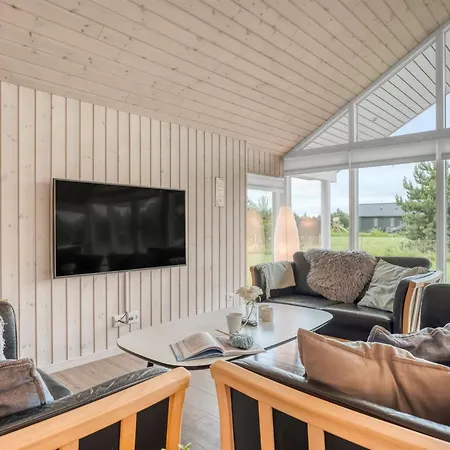 Imke - 1km From The Sea By Interhome *